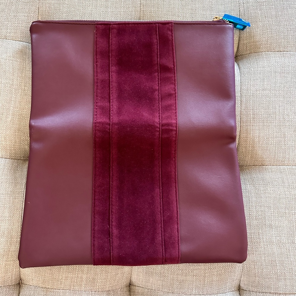 Summer & Rose Burgundy Clutch - Picture 4 of 6